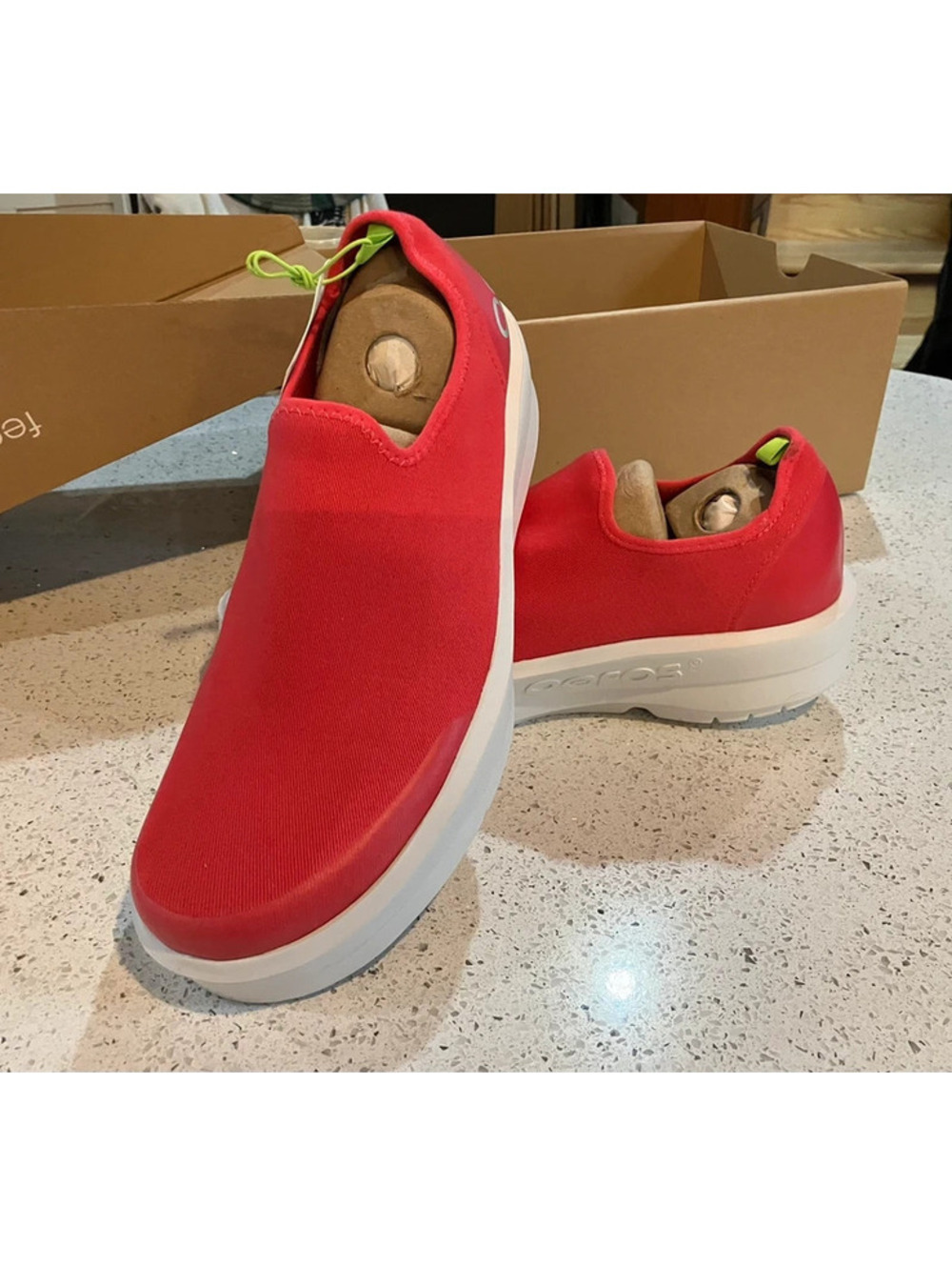 Oofos Oomega eeZee Womens Slip On Shoes Neon Berry Red Recovery NWT Platform - Picture 3 of 6